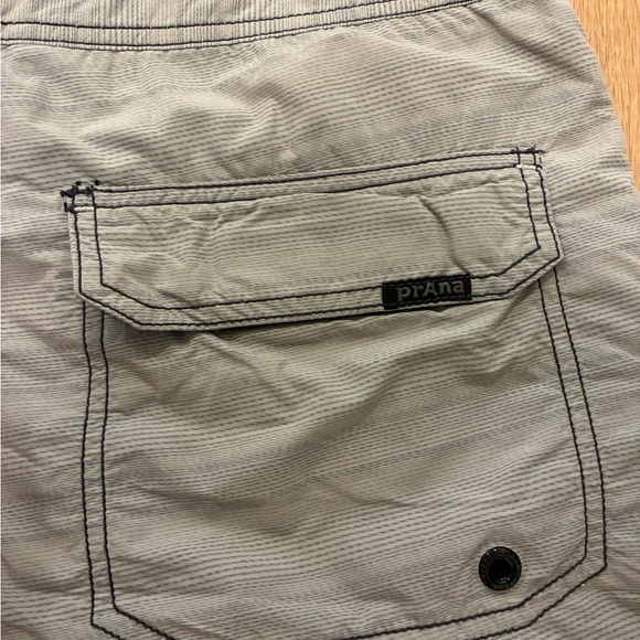 Prana Men's 9” Board Shorts (34 waist). Excellent cond, NEVER WORN IN WATER. - Picture 5 of 5